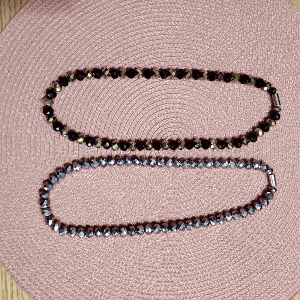 Bead magnet necklace